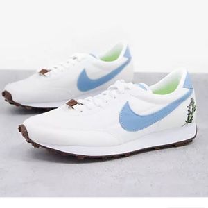 Blue Nike daybreak sneakers